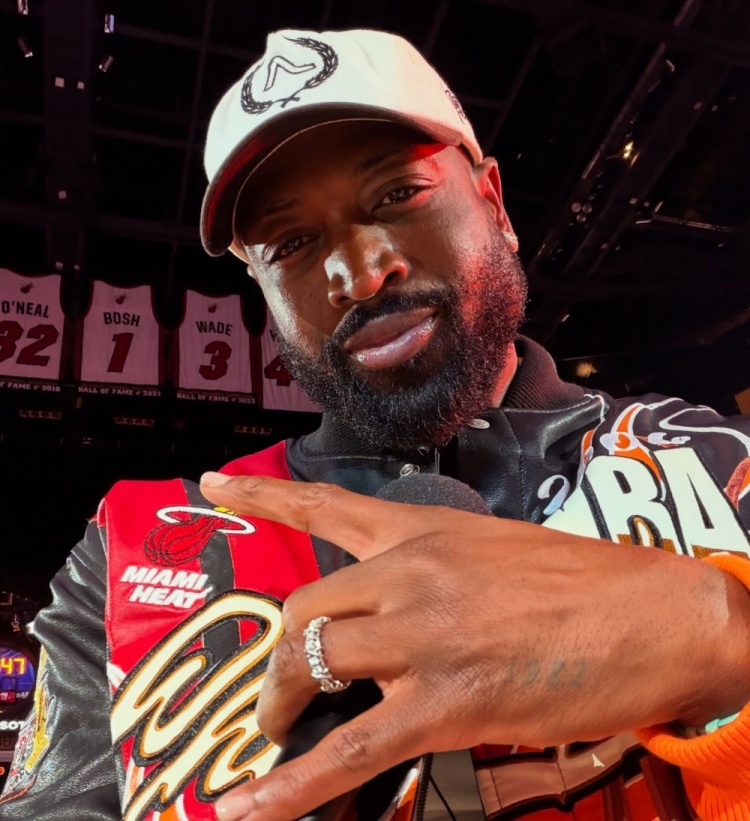 世界杯比赛在线观看地址-热火庆祝夺冠20周年！韦德晒照：这是我的地盘！06🏆